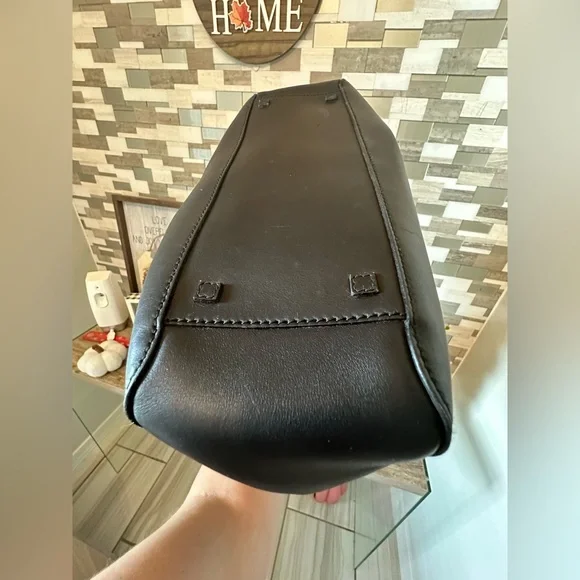 Gucci 101920 Black Leather Shopper Tote w/ Attached Zip Pouch - Picture 8 of 16